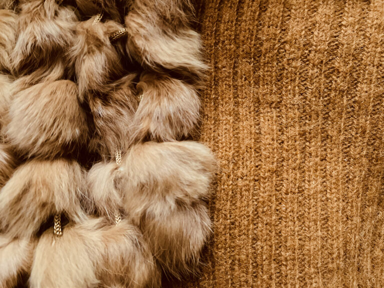 ウサギ毛皮　と　ウール　イメージ写真